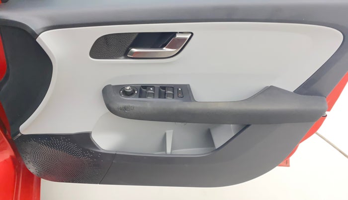 2020 Tata ALTROZ XZ PETROL, Petrol, Manual, 32,010 km, Driver Side Door Panels Control