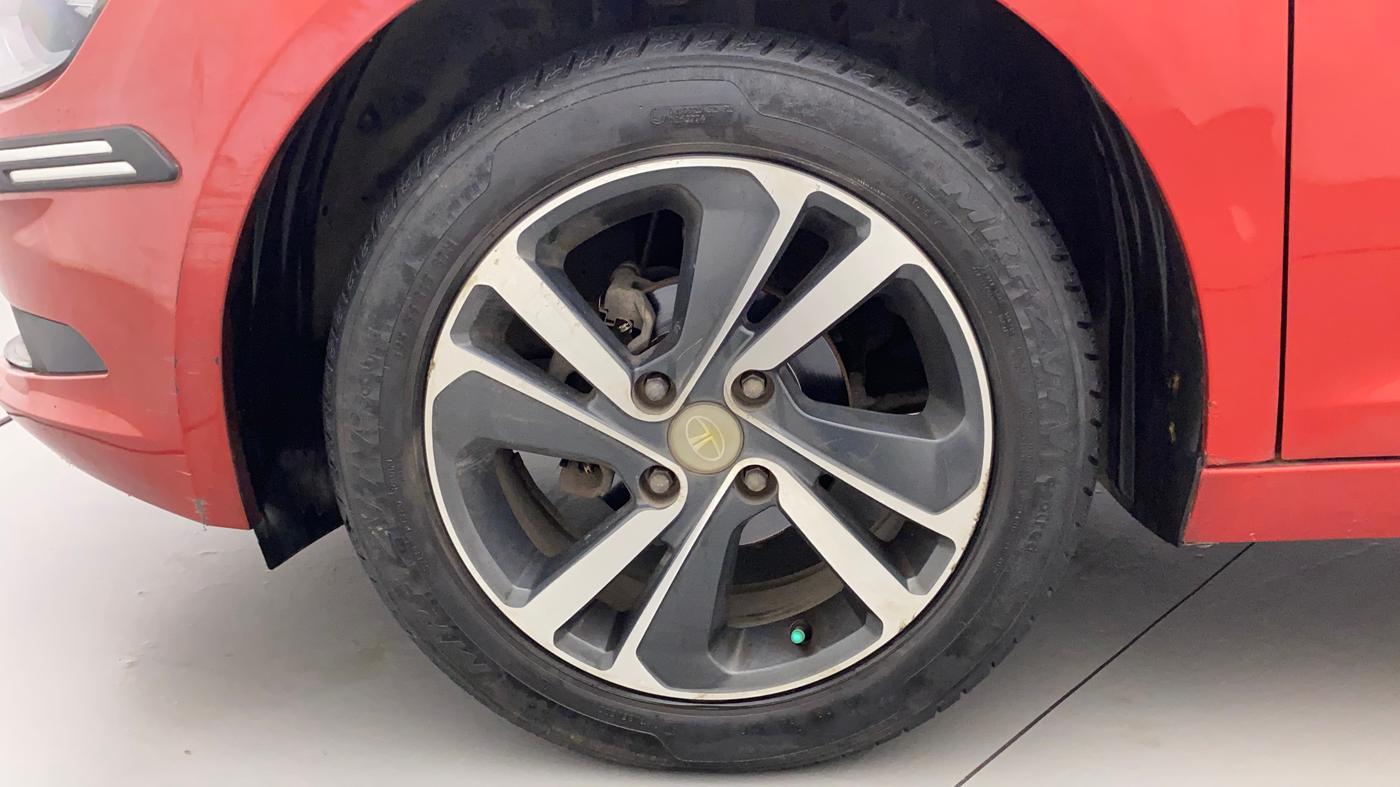 2020 Tata ALTROZ XZ PETROL, Petrol, Manual, 32,010 km, Left Front Wheel