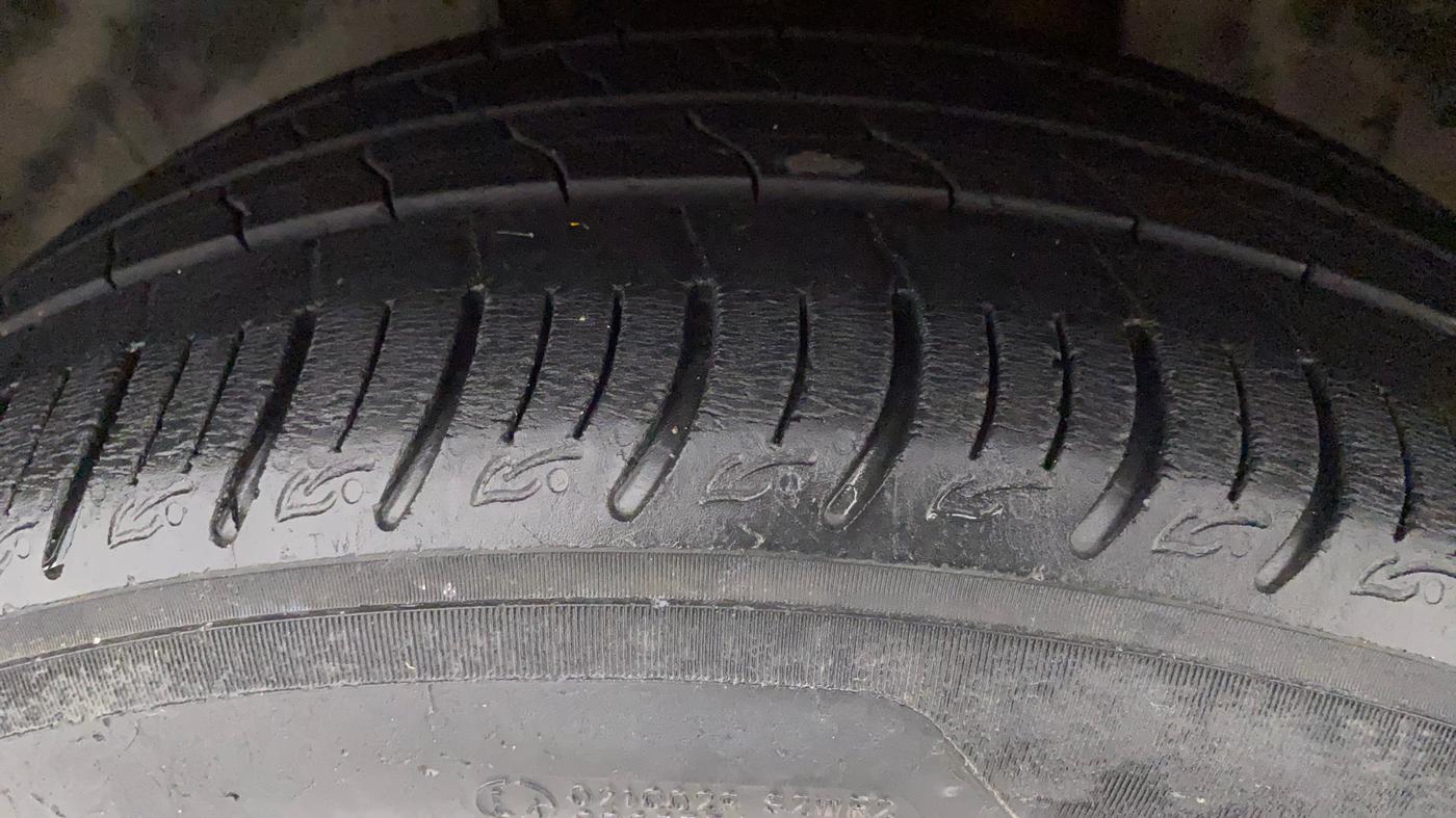 2020 Tata ALTROZ XZ PETROL, Petrol, Manual, 32,010 km, Left Front Tyre Tread