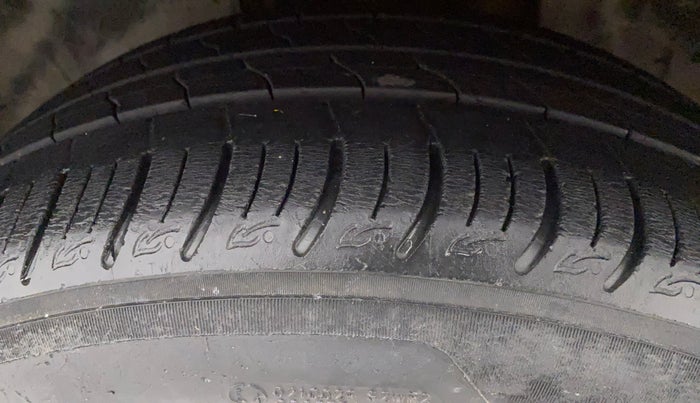 2020 Tata ALTROZ XZ PETROL, Petrol, Manual, 32,010 km, Left Front Tyre Tread