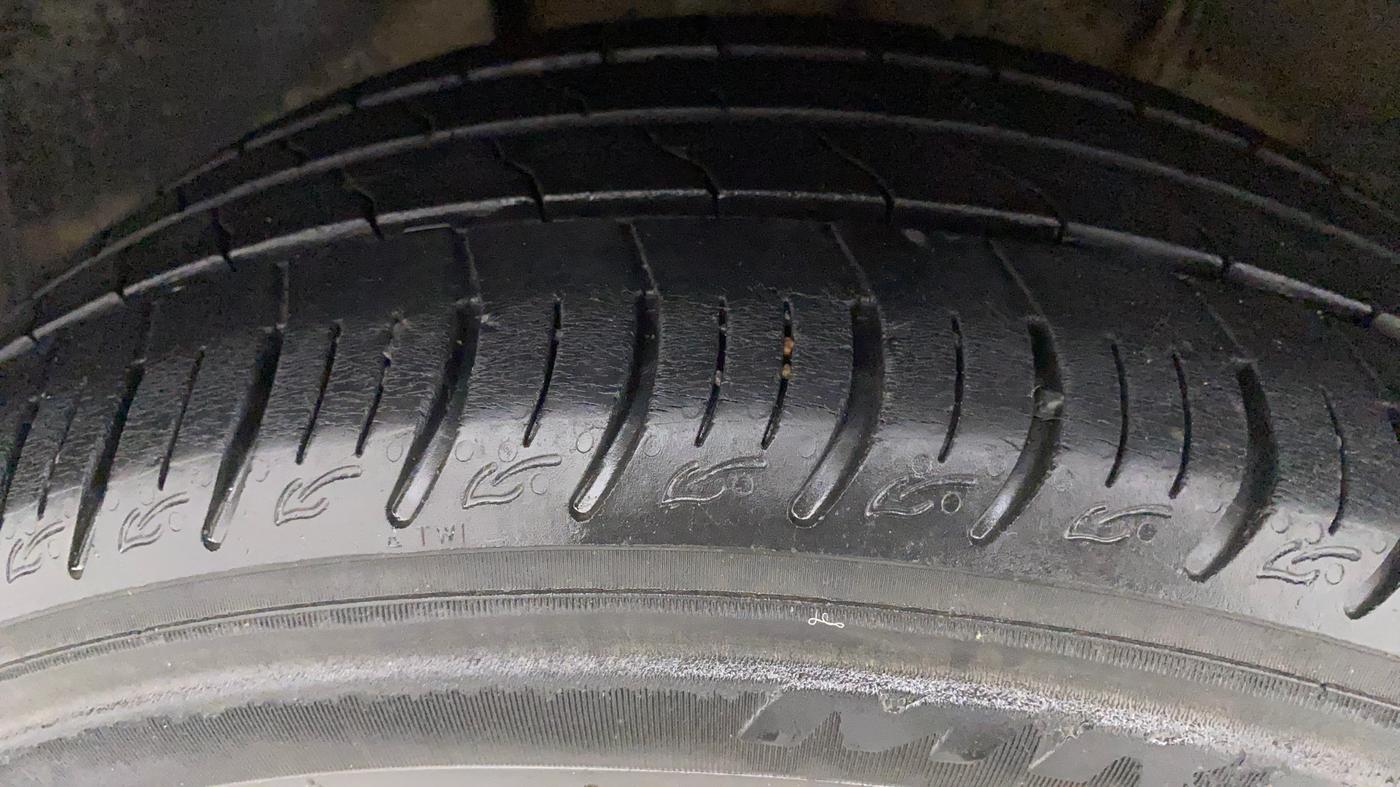 2020 Tata ALTROZ XZ PETROL, Petrol, Manual, 32,010 km, Right Rear Tyre Tread