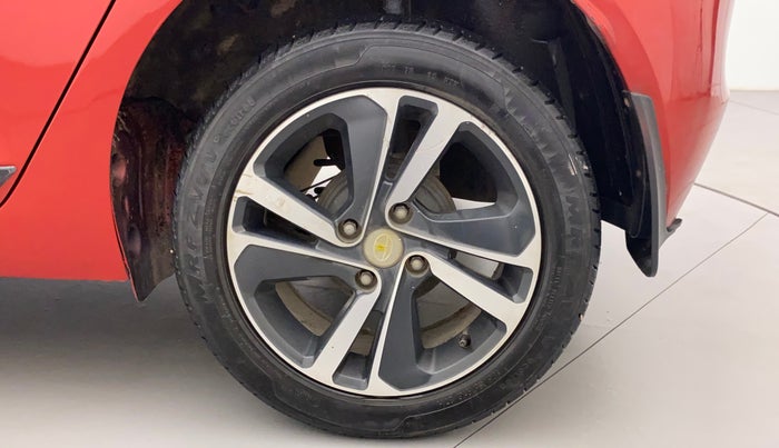 2020 Tata ALTROZ XZ PETROL, Petrol, Manual, 32,010 km, Left Rear Wheel