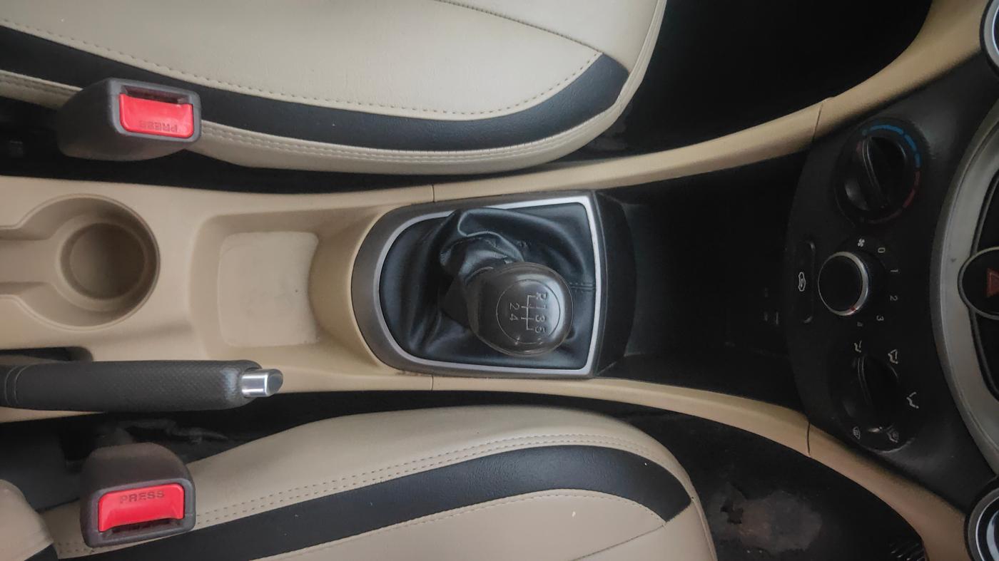 2015 Hyundai Verna FLUIDIC 4S 1.4 VTVT, Petrol, Manual, 89,680 km, Gear Lever