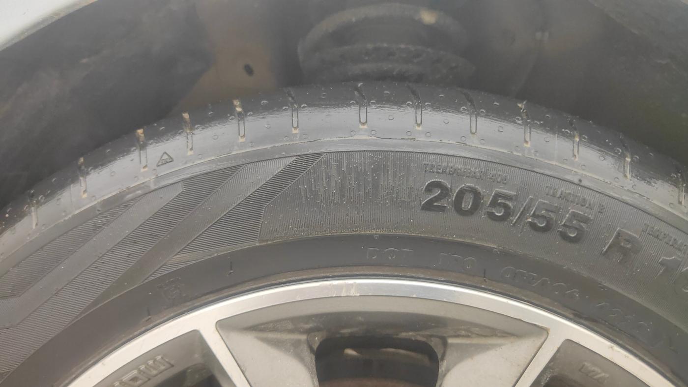 2015 Hyundai Verna FLUIDIC 4S 1.4 VTVT, Petrol, Manual, 89,680 km, Left Front Tyre Tread