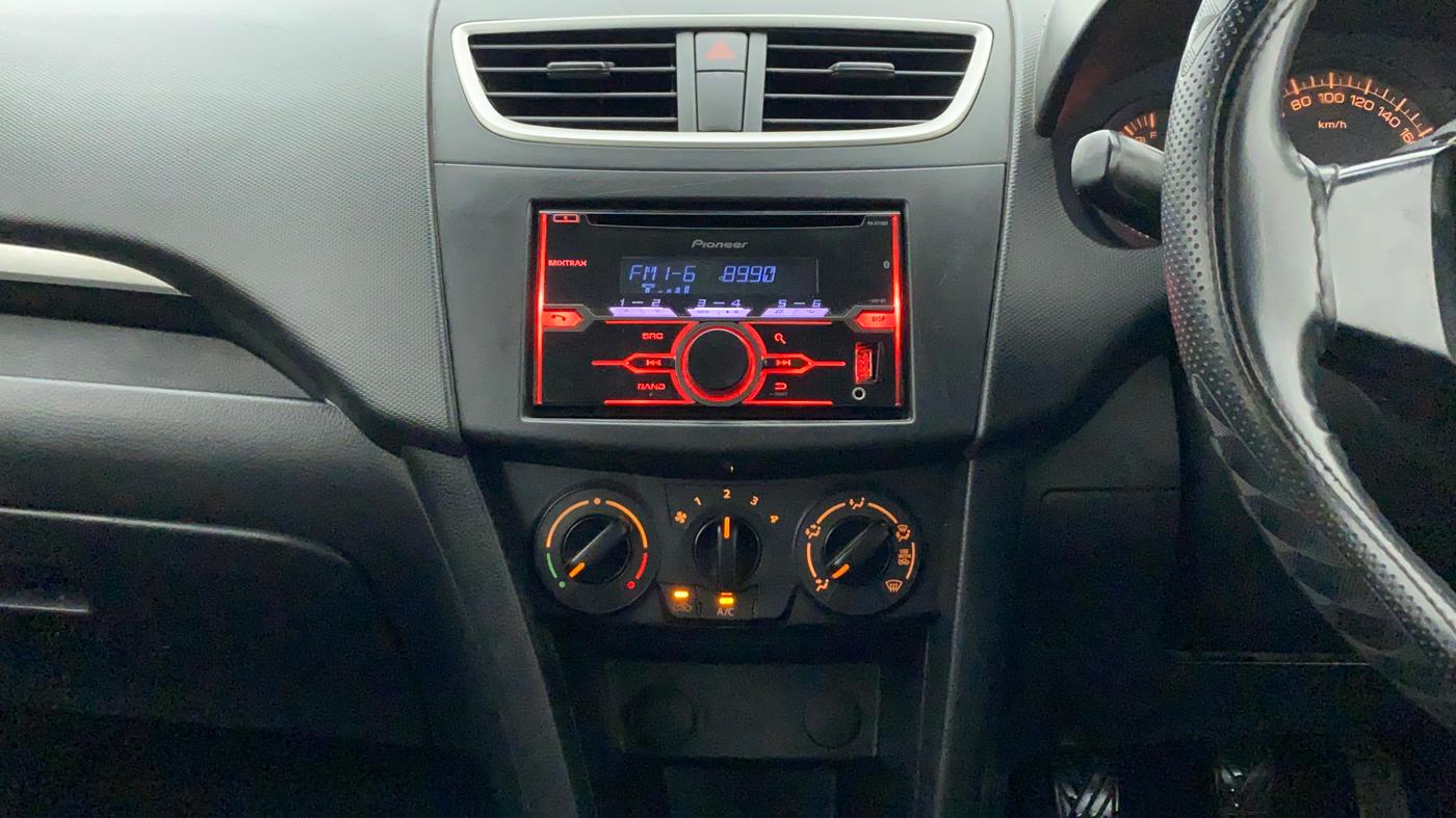 2017 Maruti Swift LXI (O), Petrol, Manual, 37,149 km, Air Conditioner