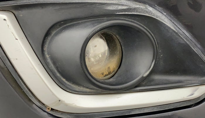 2017 Maruti Swift LXI (O), Petrol, Manual, 37,149 km, Right fog light - Not fixed properly