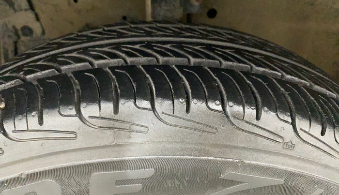 2017 Maruti Swift LXI (O), Petrol, Manual, 37,149 km, Left Front Tyre Tread