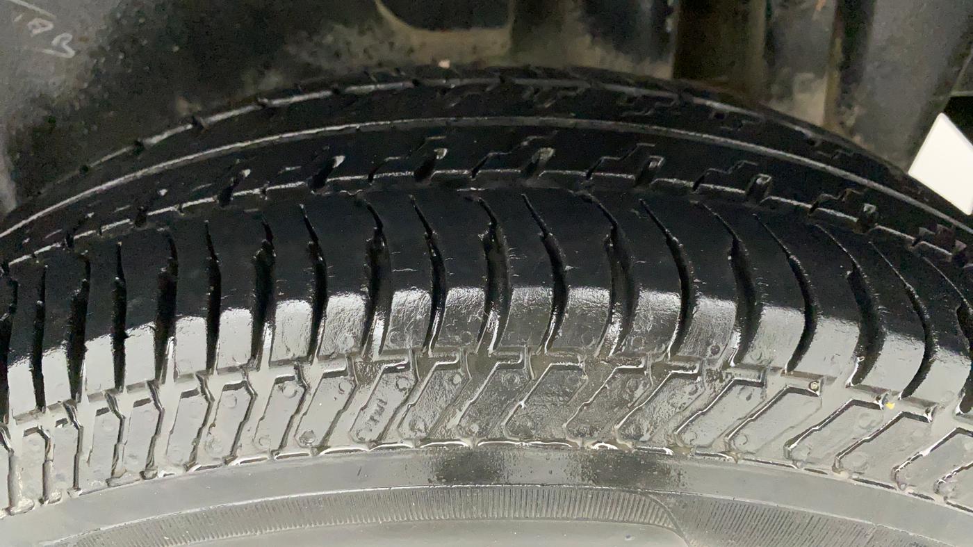 2017 Maruti Swift LXI (O), Petrol, Manual, 37,149 km, Left Rear Tyre Tread