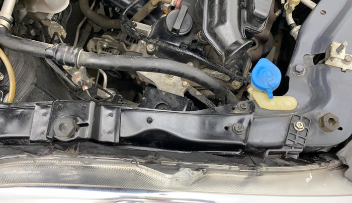 2017 Maruti Swift LXI (O), Petrol, Manual, 37,149 km, Right headlight - Clamp has minor damage
