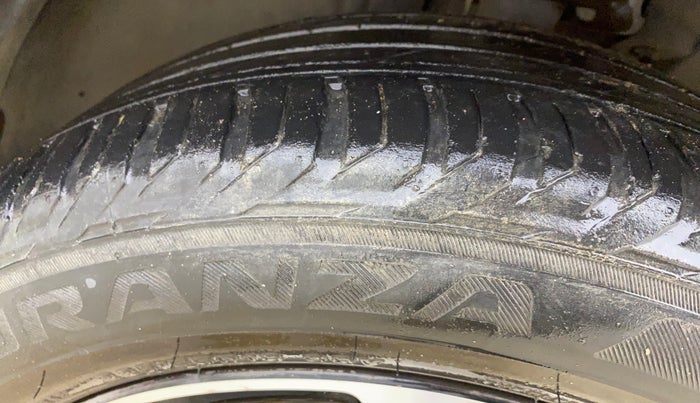 2021 Jeep Compass MODEL S (O) 1.4 PETROL DCT, Petrol, Automatic, 63,724 km, Right Front Tyre Tread