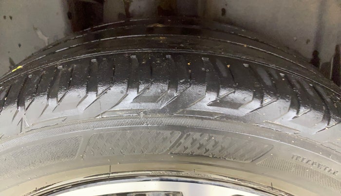 2021 Jeep Compass MODEL S (O) 1.4 PETROL DCT, Petrol, Automatic, 63,724 km, Right Rear Tyre Tread