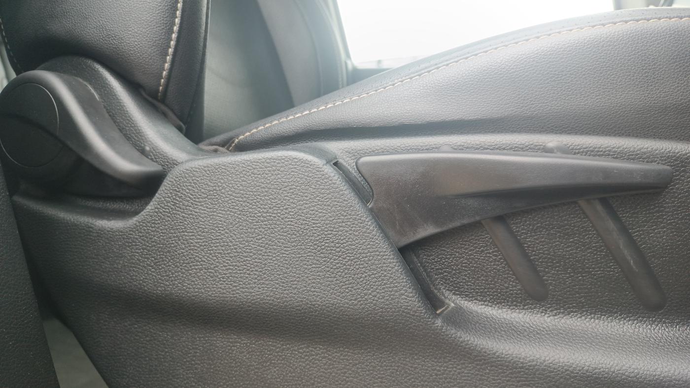2019 Tata Hexa XTA 4X2 7 STR, Diesel, Automatic, 91,121 km, Driver Side Adjustment Panel