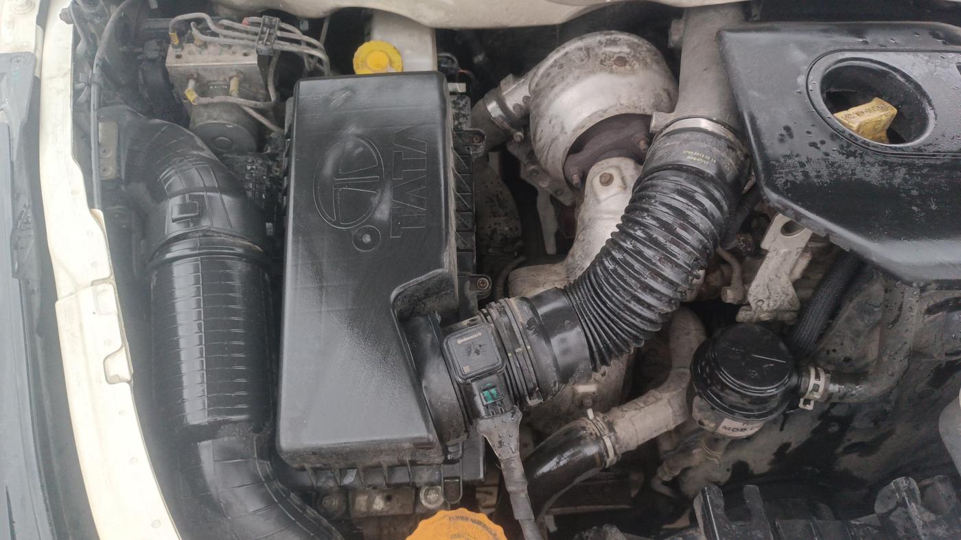 2019 Tata Hexa XTA 4X2 7 STR, Diesel, Automatic, 91,121 km, Engine View - Right