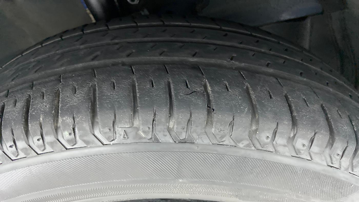 2019 Maruti XL6 ALPHA SHVS  MT, Petrol, Manual, 23,971 km, Right Front Tyre Tread
