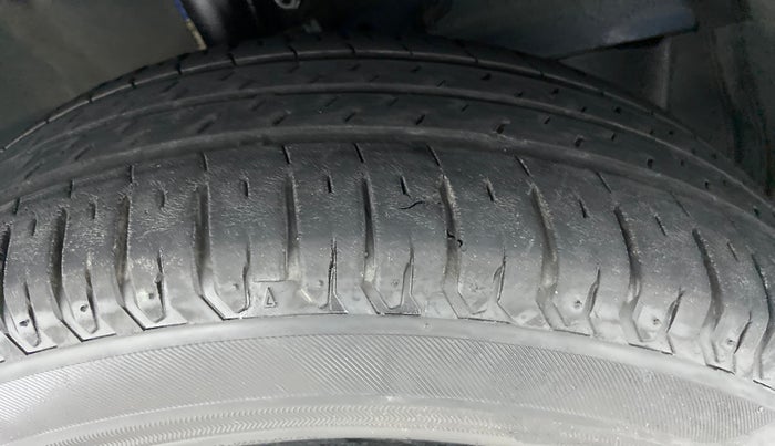 2019 Maruti XL6 ALPHA SHVS  MT, Petrol, Manual, 23,971 km, Right Front Tyre Tread