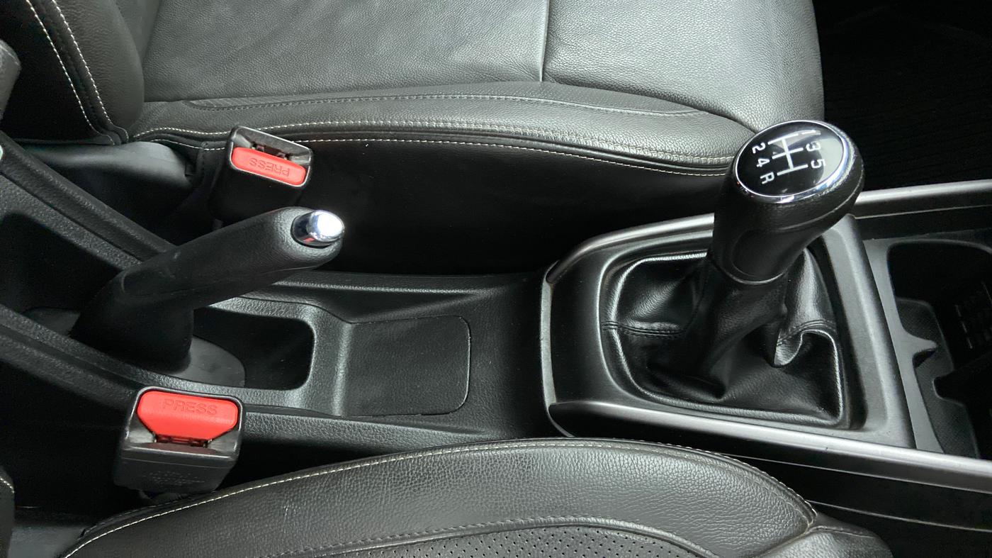 2019 Maruti XL6 ALPHA SHVS  MT, Petrol, Manual, 23,971 km, Gear Lever
