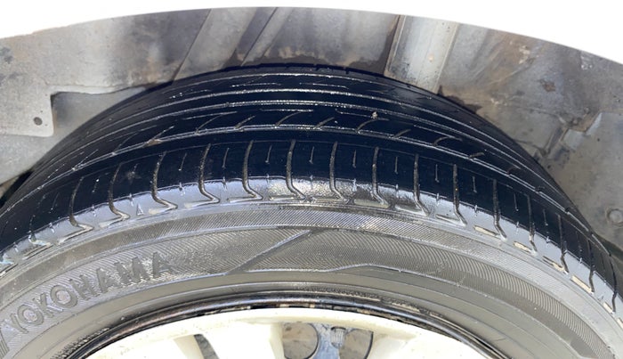 2015 Honda City 1.5L I-VTEC SV, Petrol, Manual, 1,08,808 km, Left Rear Tyre Tread