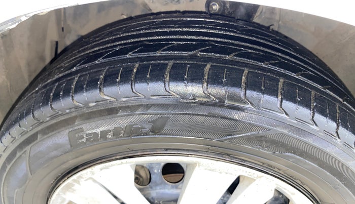 2015 Honda City 1.5L I-VTEC SV, Petrol, Manual, 1,08,808 km, Left Front Tyre Tread