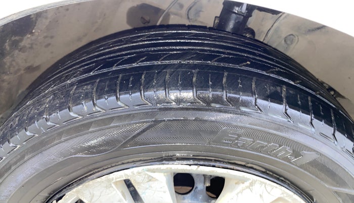 2015 Honda City 1.5L I-VTEC SV, Petrol, Manual, 1,08,808 km, Right Front Tyre Tread