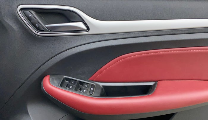 2023 MG ASTOR SAVVY 1.3 TURBO AT S RED, Petrol, Automatic, 34,832 km, Driver Side Door Panels Control