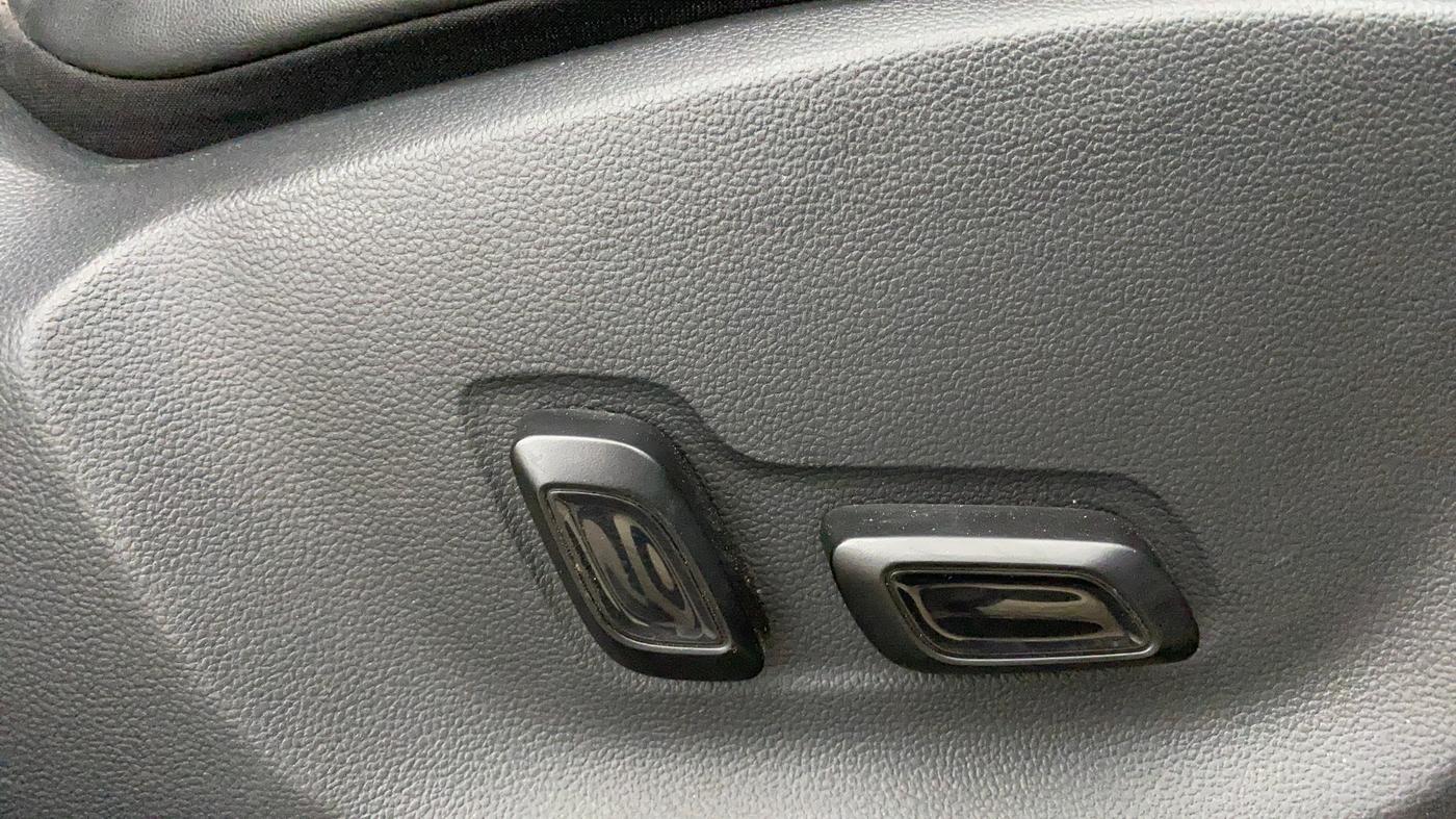 2023 MG ASTOR SAVVY 1.3 TURBO AT S RED, Petrol, Automatic, 34,822 km, Driver Side Adjustment Panel