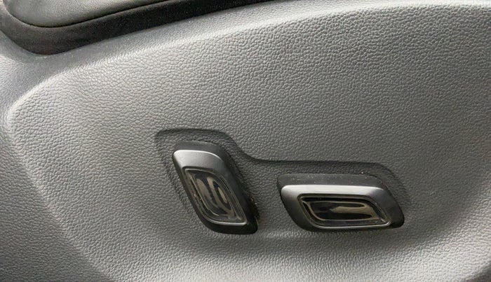 2023 MG ASTOR SAVVY 1.3 TURBO AT S RED, Petrol, Automatic, 34,832 km, Driver Side Adjustment Panel