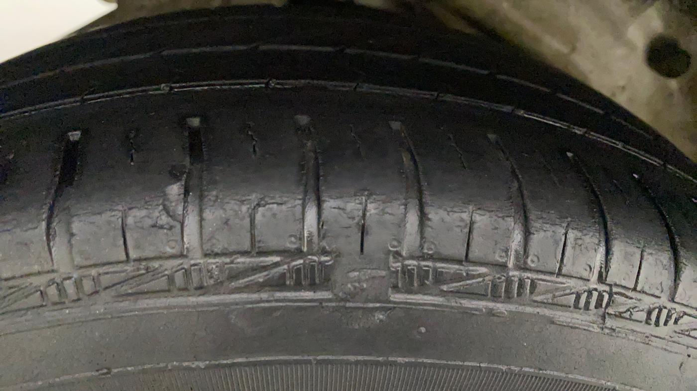 2012 Maruti A Star VXI (ABS) AT, Petrol, Automatic, 62,932 km, Right Rear Tyre Tread