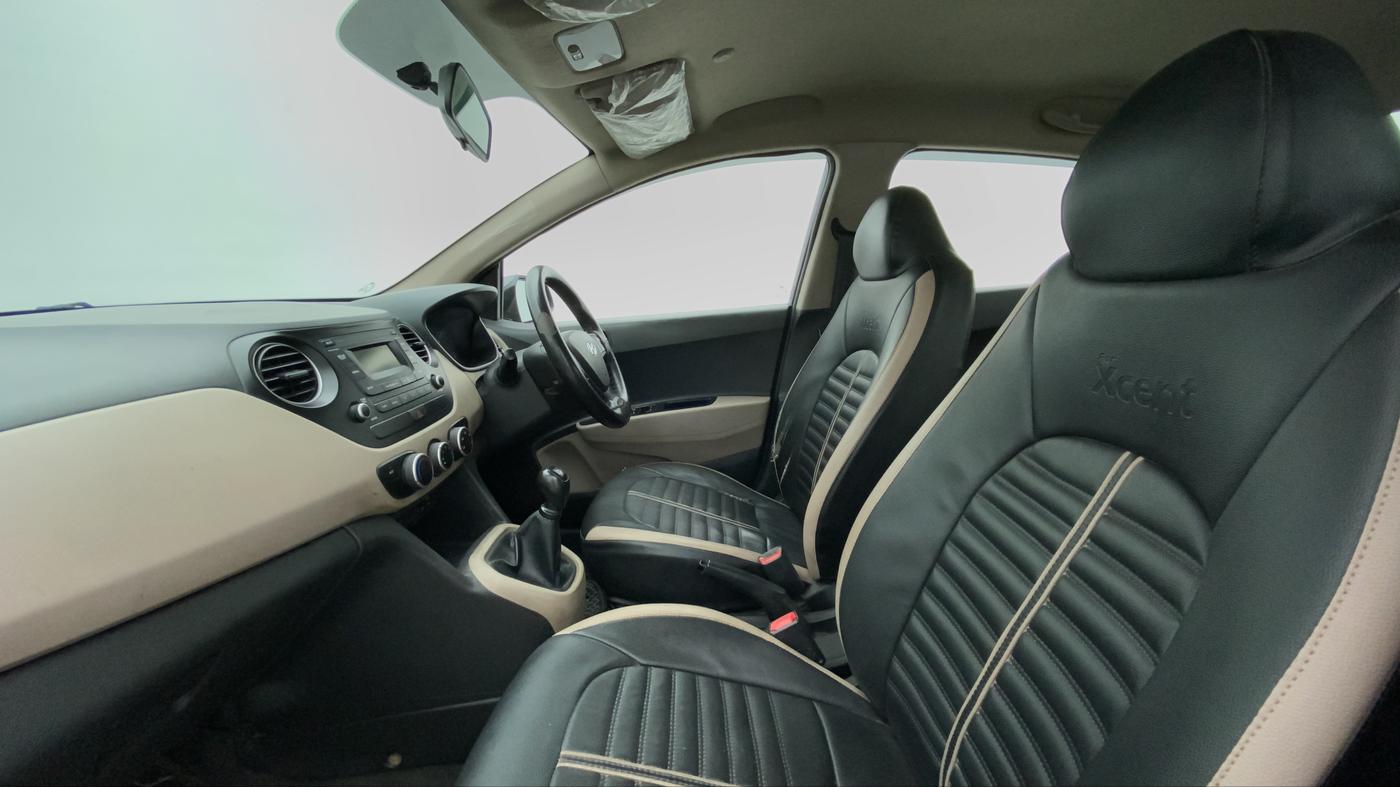 2018 Hyundai Xcent E PLUS, Petrol, Manual, 27,675 km, Right Side Front Door Cabin
