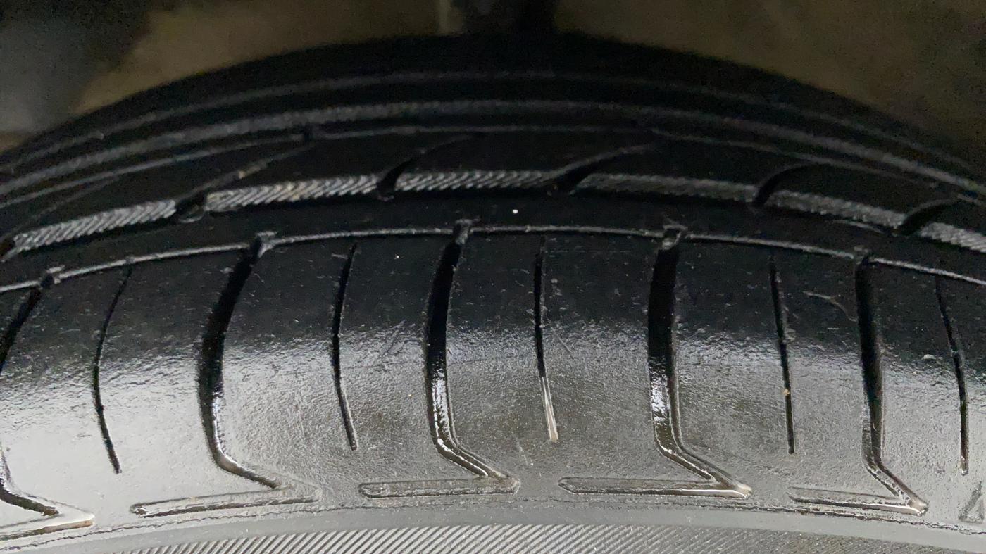 2018 Hyundai Xcent E PLUS, Petrol, Manual, 27,675 km, Left Front Tyre Tread