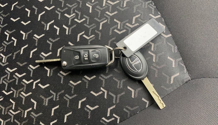 2021 Tata Tiago XZA PLUS PETROL, Petrol, Automatic, 26,039 km, Key Close Up