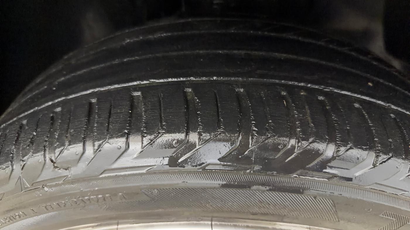 2019 Jeep Compass LIMITED PLUS PETROL AT, Petrol, Automatic, 54,611 km, Right Front Tyre Tread