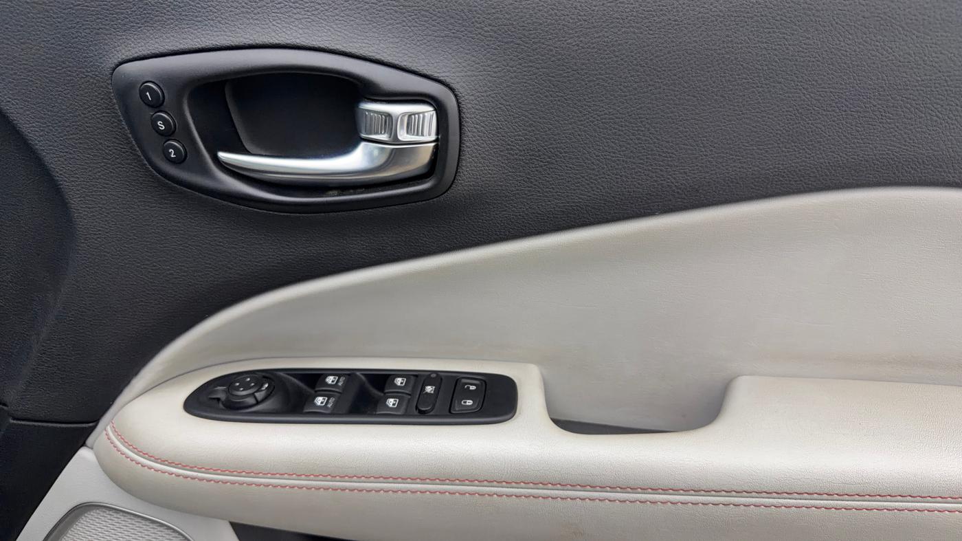 2019 Jeep Compass LIMITED PLUS PETROL AT, Petrol, Automatic, 54,611 km, Driver Side Door Panels Control