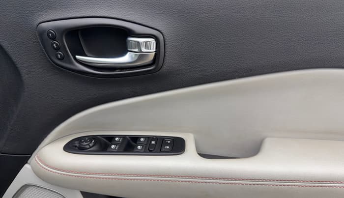 2019 Jeep Compass LIMITED PLUS PETROL AT, Petrol, Automatic, 56,487 km, Driver Side Door Panels Control