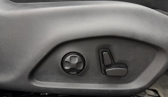 2019 Jeep Compass LIMITED PLUS PETROL AT, Petrol, Automatic, 56,487 km, Driver Side Adjustment Panel