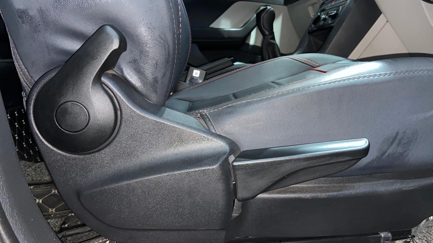 2023 Volkswagen TAIGUN COMFORTLINE 1.0 TSI MT, Petrol, Manual, 12,833 km, Driver Side Adjustment Panel