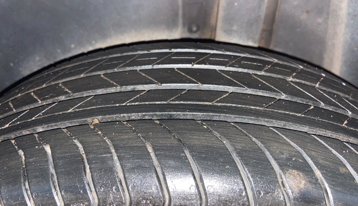 2023 Volkswagen TAIGUN COMFORTLINE 1.0 TSI MT, Petrol, Manual, 12,833 km, Left Rear Tyre Tread