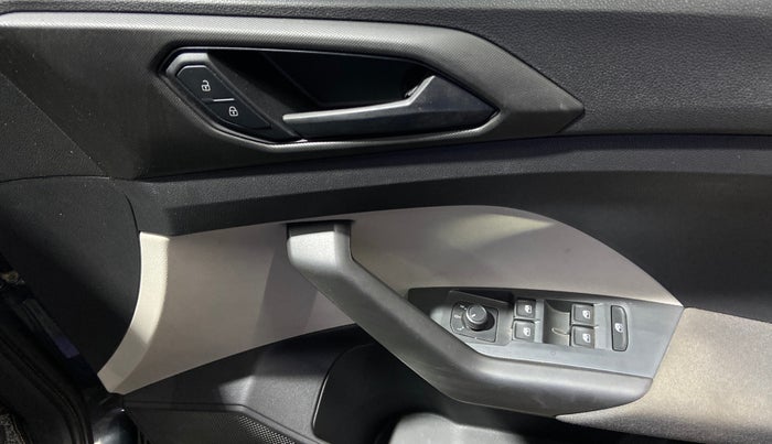 2023 Volkswagen TAIGUN COMFORTLINE 1.0 TSI MT, Petrol, Manual, 12,833 km, Driver Side Door Panels Control