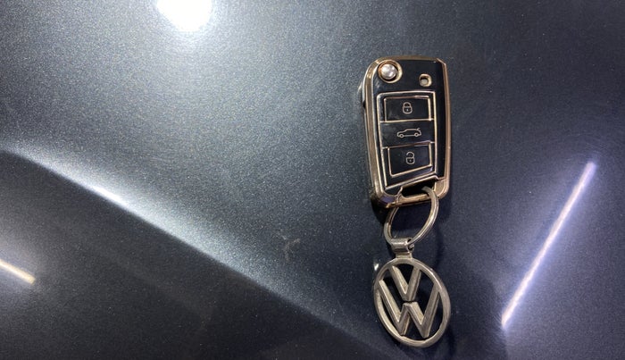 2023 Volkswagen TAIGUN COMFORTLINE 1.0 TSI MT, Petrol, Manual, 12,833 km, Key Close Up