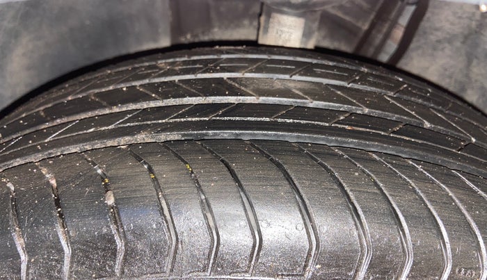 2023 Volkswagen TAIGUN COMFORTLINE 1.0 TSI MT, Petrol, Manual, 12,833 km, Left Front Tyre Tread