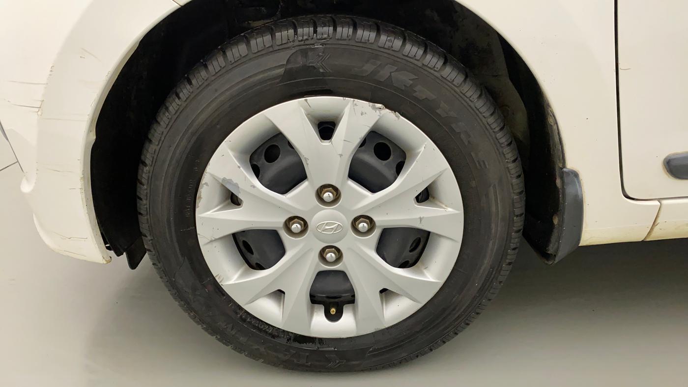 2015 Hyundai Grand i10 SPORTZ 1.2 KAPPA VTVT, Petrol, Manual, 55,211 km, Left Front Wheel