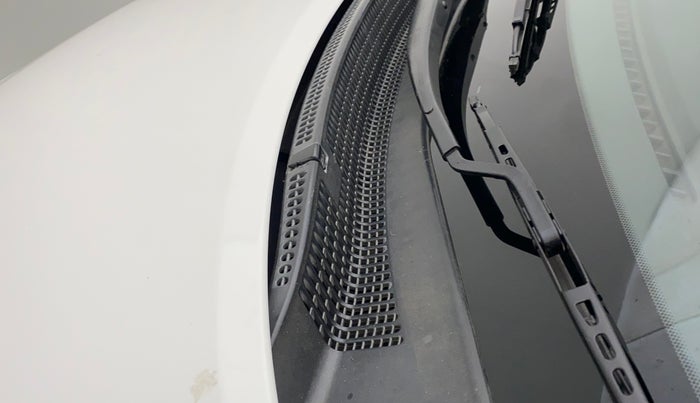2015 Hyundai Grand i10 SPORTZ 1.2 KAPPA VTVT, Petrol, Manual, 55,211 km, Bonnet (hood) - Cowl vent panel has minor damage