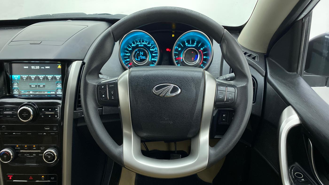 2019 Mahindra XUV500 W7 FWD, Diesel, Manual, 57,949 km, Steering Wheel Close Up