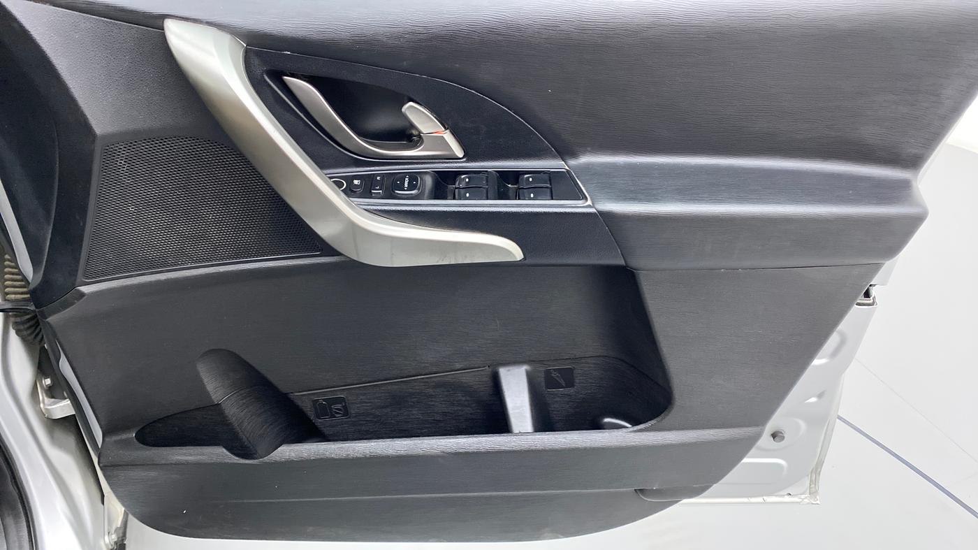 2019 Mahindra XUV500 W7 FWD, Diesel, Manual, 57,949 km, Driver Side Door Panels Control