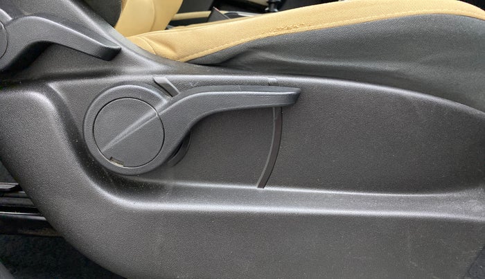 2019 Mahindra XUV500 W7 FWD, Diesel, Manual, 57,949 km, Driver Side Adjustment Panel