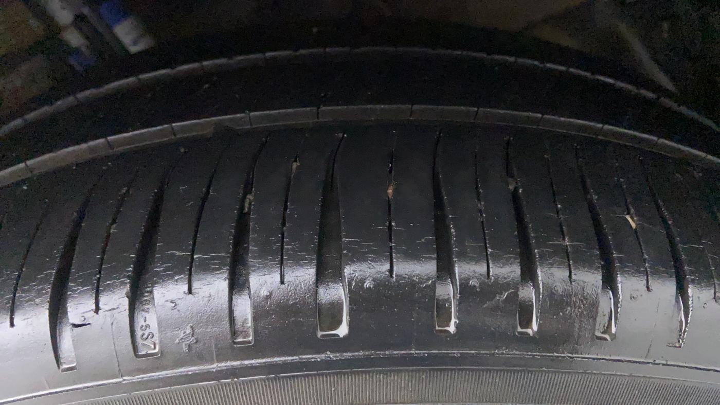 2013 Maruti Swift Dzire ZXI 1.2 BS IV, Petrol, Manual, 27,191 km, Right Front Tyre Tread