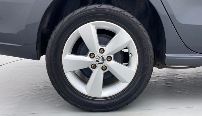 2016 Skoda Rapid 1.5 TDI AT AMBITION, Diesel, Automatic, 62,015 km, Right Rear Wheel