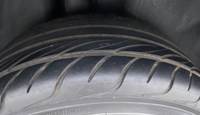 2016 Skoda Rapid 1.5 TDI AT AMBITION, Diesel, Automatic, 62,015 km, Right Rear Tyre Tread