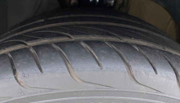 2016 Skoda Rapid 1.5 TDI AT AMBITION, Diesel, Automatic, 62,015 km, Left Front Tyre Tread