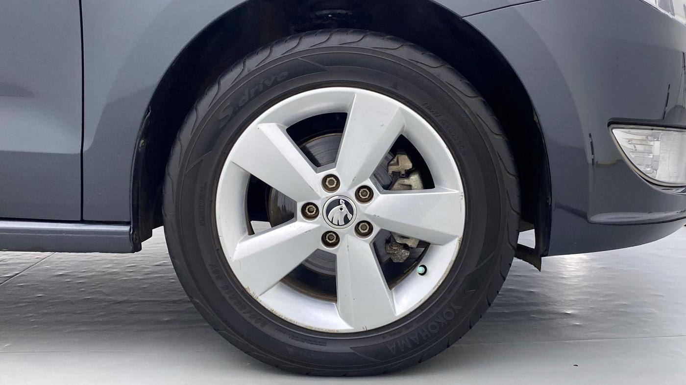 2016 Skoda Rapid 1.5 TDI AT AMBITION, Diesel, Automatic, 62,015 km, Right Front Wheel