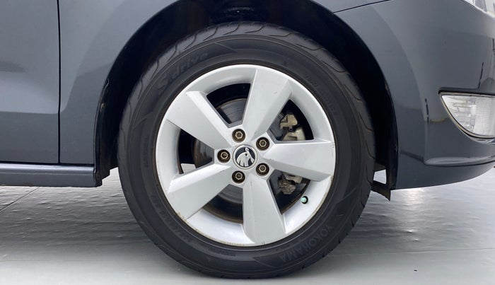 2016 Skoda Rapid 1.5 TDI AT AMBITION, Diesel, Automatic, 62,015 km, Right Front Wheel